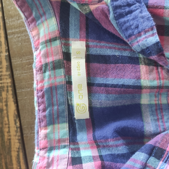 Button Down Shirt Size S - Picture 3 of 6